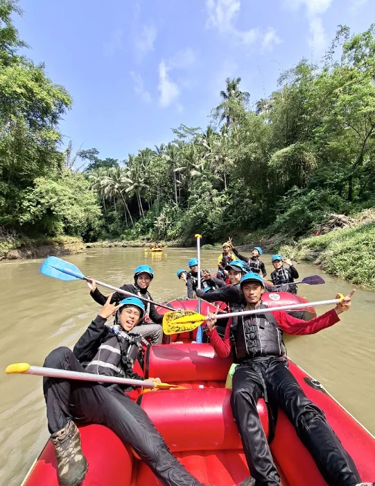 Latihan bersama rafting WAPALA dan Mapala Silvagama di sungai Elo