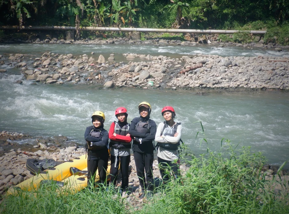 Latihan Rafting WAPALA bersama Mapala Silvagama di Sungai Elo dengan dua kali pengarungan sebagai upaya meningkatkan keterampilan, koordinasi tim, dan pengalaman dalam kegiatan arung jeram.