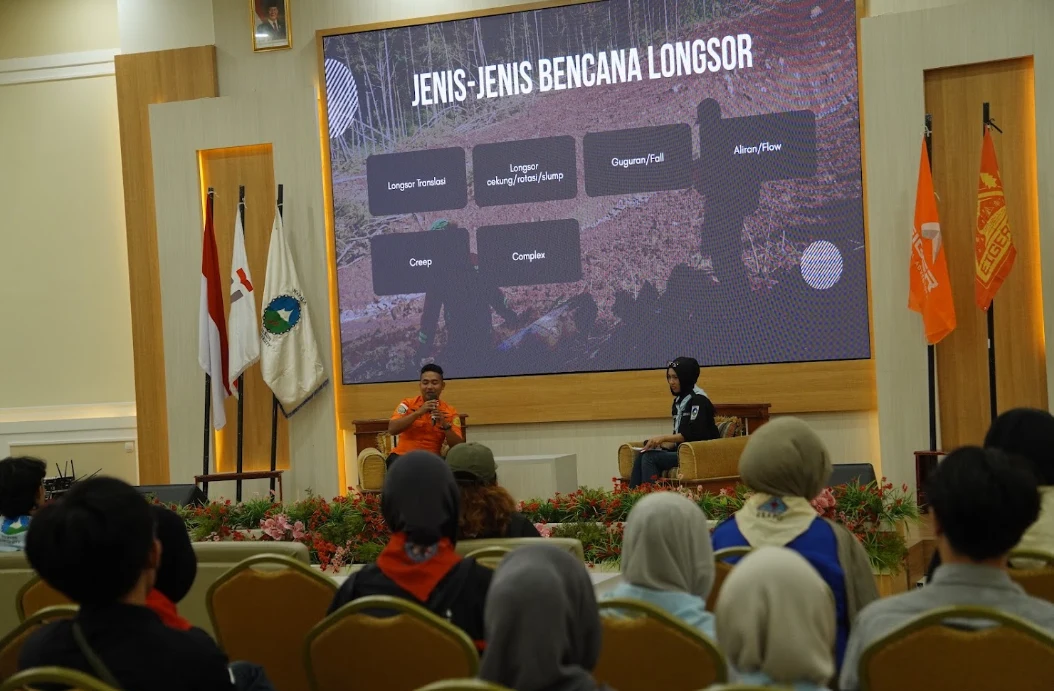 Dokumentasi kegiatan SINAR (Sinau Bareng Relawan) yang mengabadikan momen belajar bersama, berdiskusi, dan mempererat kebersamaan dalam semangat kolaborasi dan kepedulian.