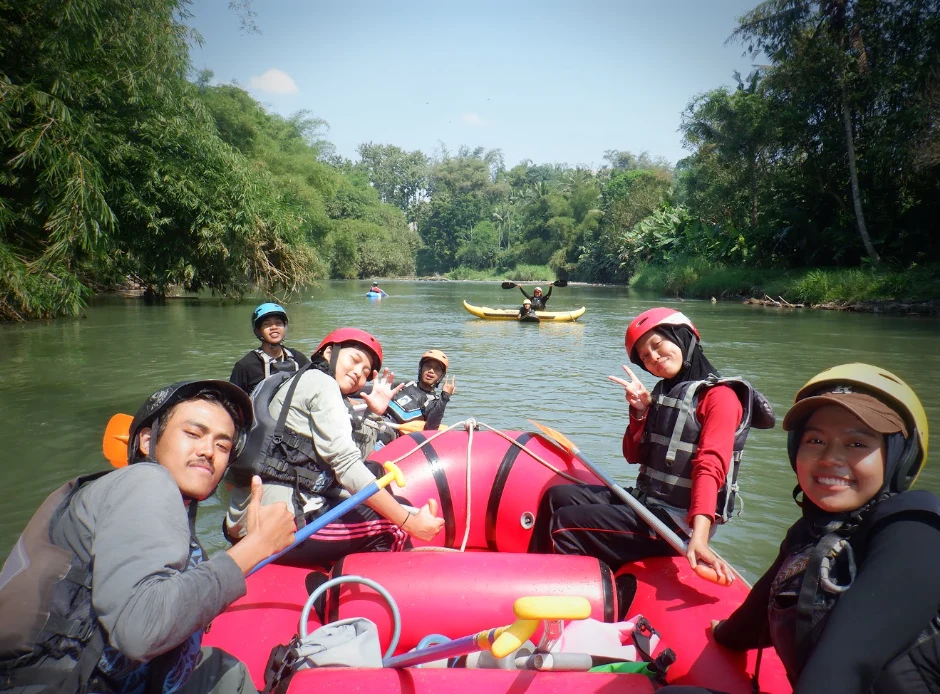 Latihan Rafting WAPALA bersama Mapala Silvagama di Sungai Elo dengan dua kali pengarungan sebagai upaya meningkatkan keterampilan, koordinasi tim, dan pengalaman dalam kegiatan arung jeram.