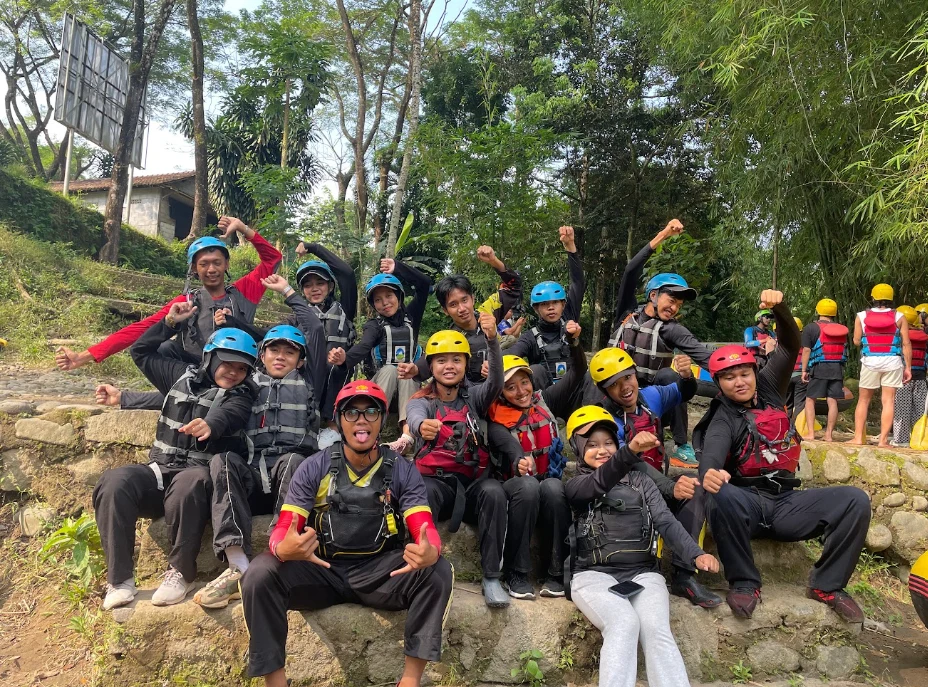 Latihan bersama rafting WAPALA dan Mapala Silvagama di sungai Elo