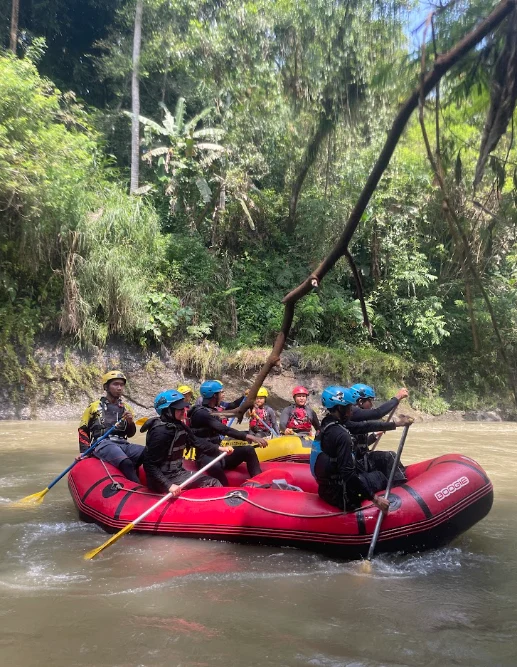 Latihan bersama rafting WAPALA dan Mapala Silvagama di sungai Elo