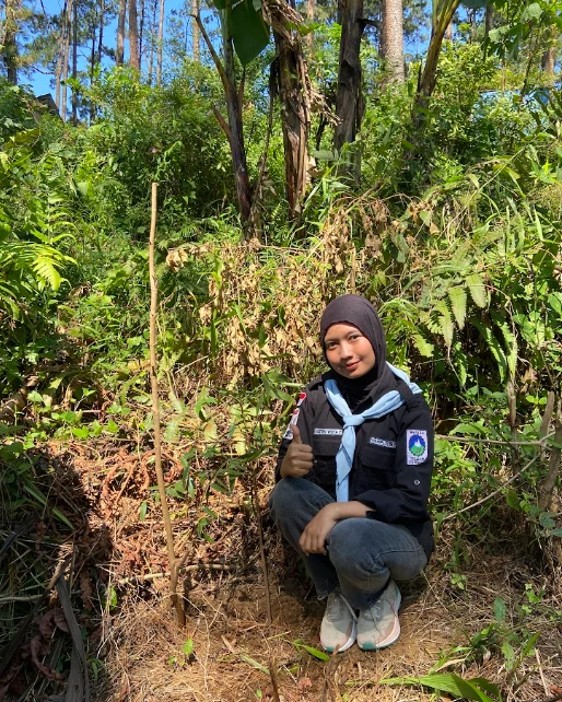 Kegiatan penanaman pohon yang diadakan oleh Wipala dalam rangka peringatan HUT ke-33.