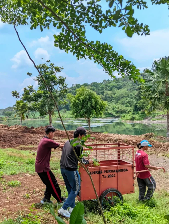 Dokumentasi giat penanaman bersama calon anggota wapala XX