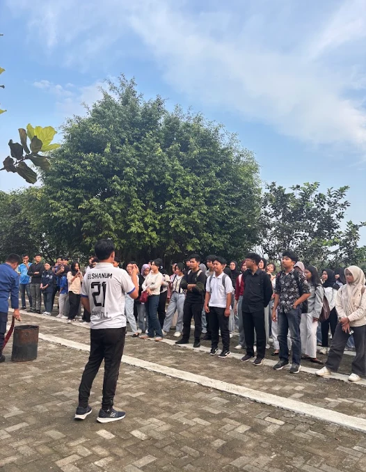 kegiatan Pelatihan APAR bekerja sama dengan Dinas Pemadam Kebakaran (Damkar). Kegiatan ini terbuka bagi seluruh mahasiswa Telkom University Purwokerto sebagai upaya meningkatkan pengetahuan dan keterampilan dasar dalam penanggulangan kebakaran.