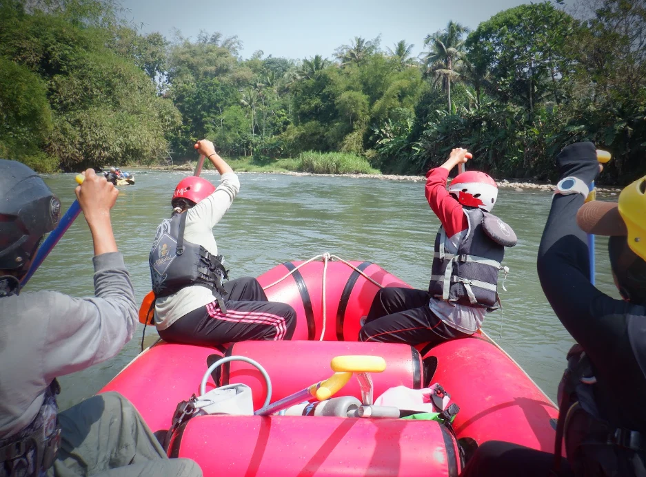 Latihan Rafting WAPALA bersama Mapala Silvagama di Sungai Elo dengan dua kali pengarungan sebagai upaya meningkatkan keterampilan, koordinasi tim, dan pengalaman dalam kegiatan arung jeram.