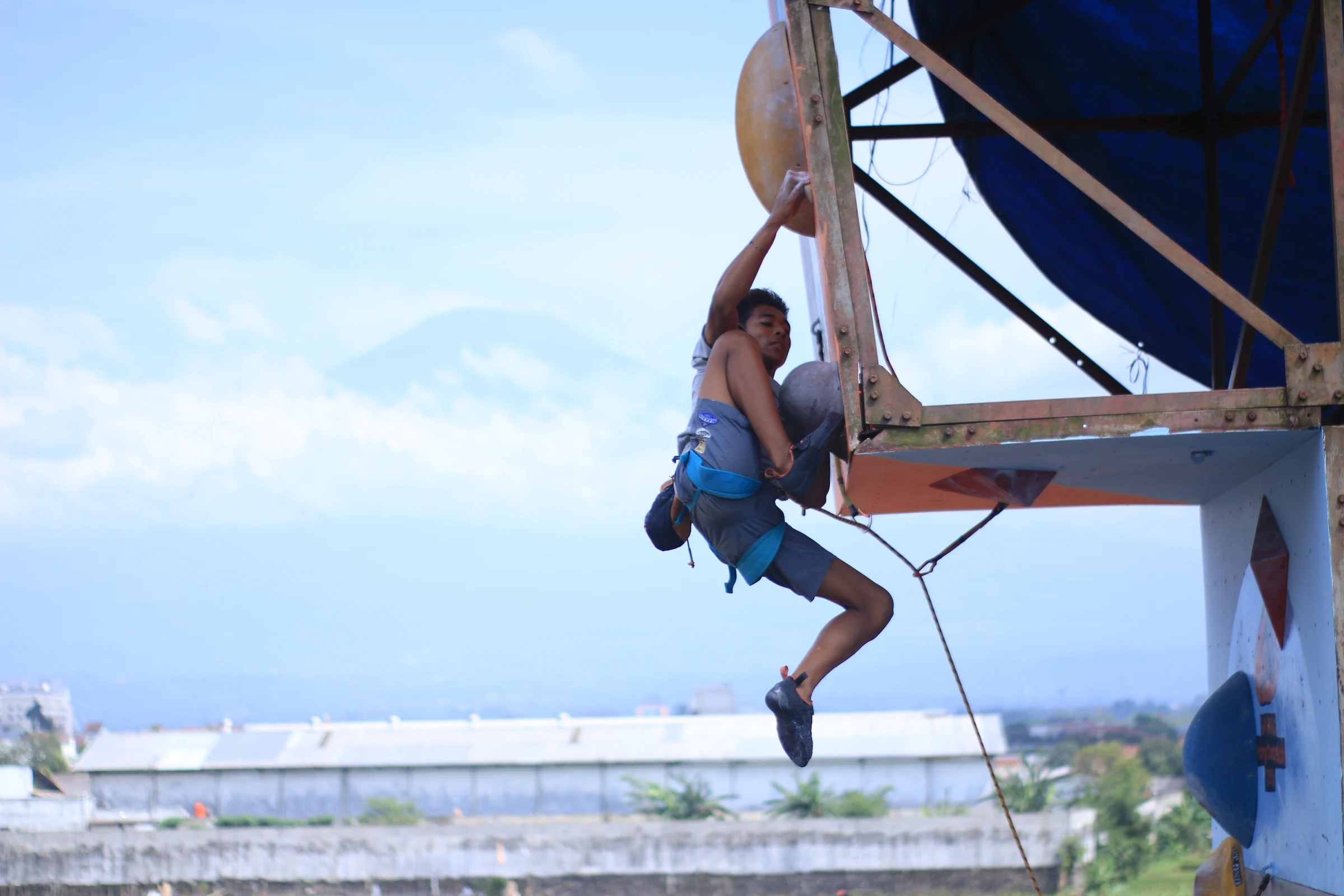 Wapala Climbing Competition (WCC) 2017 yang diselenggarakan oleh WAPALA Telkom University Purwokerto sebagai ajang kompetisi panjat tebing untuk mengembangkan kemampuan teknis, menjunjung tinggi sportivitas, dan mempererat tali persaudaraan antar peserta.