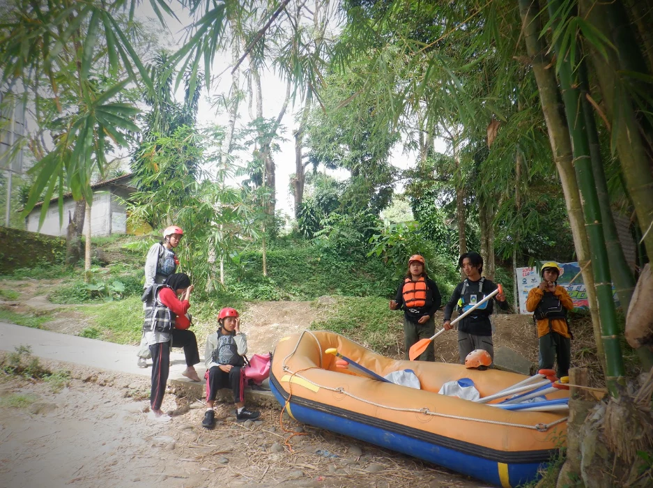Latihan Rafting WAPALA bersama Mapala Silvagama di Sungai Elo dengan dua kali pengarungan sebagai upaya meningkatkan keterampilan, koordinasi tim, dan pengalaman dalam kegiatan arung jeram.