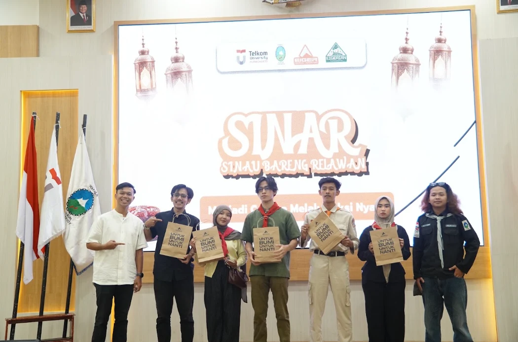 Dokumentasi kegiatan SINAR (Sinau Bareng Relawan) yang mengabadikan momen belajar bersama, berdiskusi, dan mempererat kebersamaan dalam semangat kolaborasi dan kepedulian.