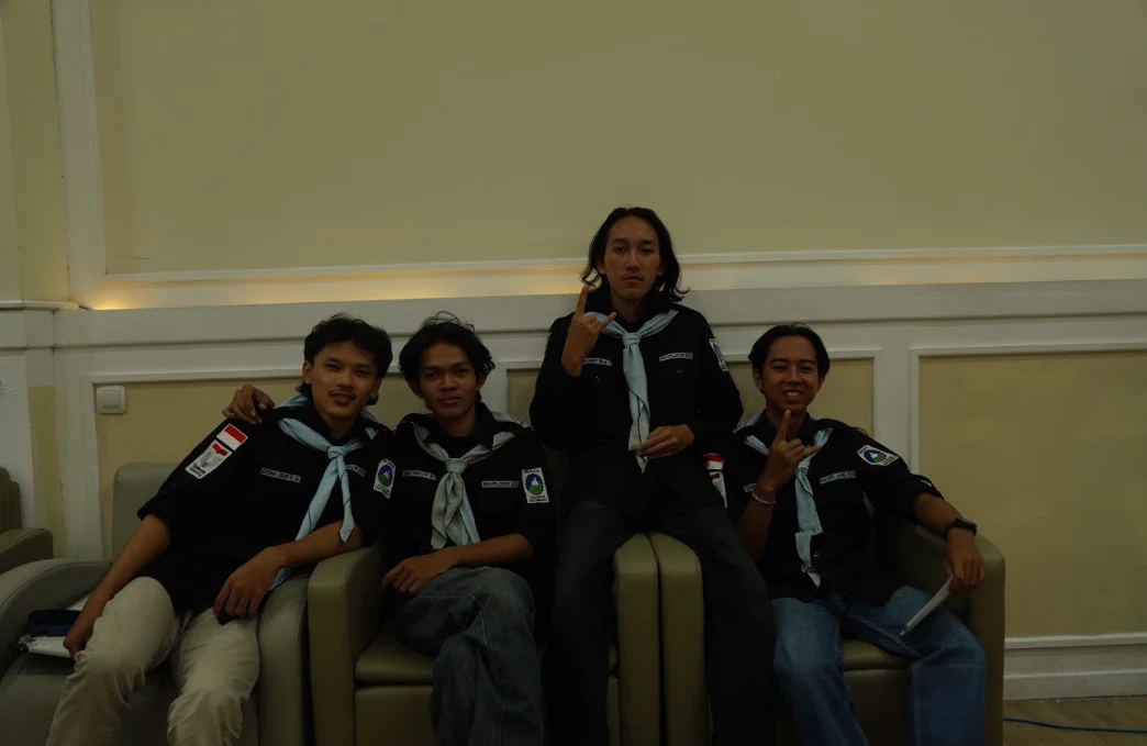 Dokumentasi kegiatan SINAR (Sinau Bareng Relawan) yang mengabadikan momen belajar bersama, berdiskusi, dan mempererat kebersamaan dalam semangat kolaborasi dan kepedulian.